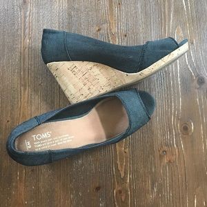 *Never Worn* Toms Peep Toe Wedges